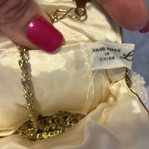 La Regale Vintage LTD handmade Seed Bead Clamshell Formal Wedding Purse - Picture 14 of 14